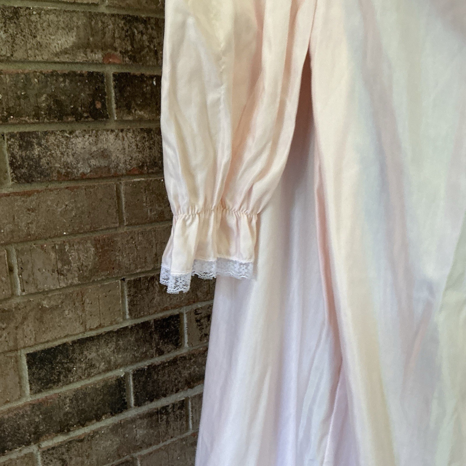 Size M – VINTAGE Barbizon Cuddleskin White Nightgown Long Sleeve Collared #23609