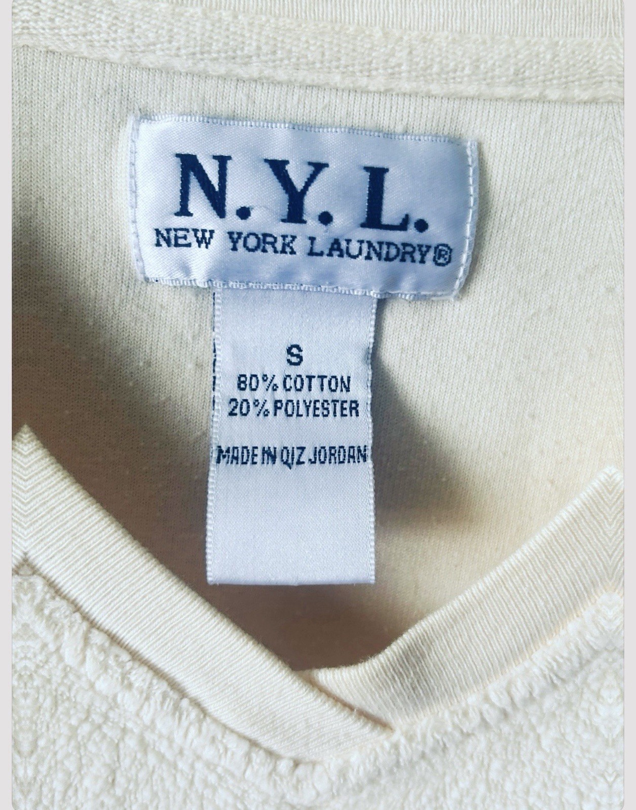 Vintage New York Laundry Cream Long Sleeve V-Neck Sweater. Small