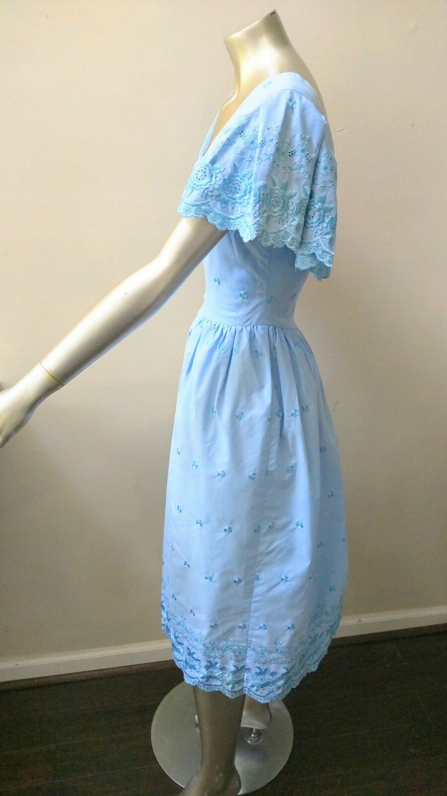 VINTAGE SWEETHEART COTTON EYELET EMBROIDERED DEEP V BACK TEA PARTY DRESS sz S/M