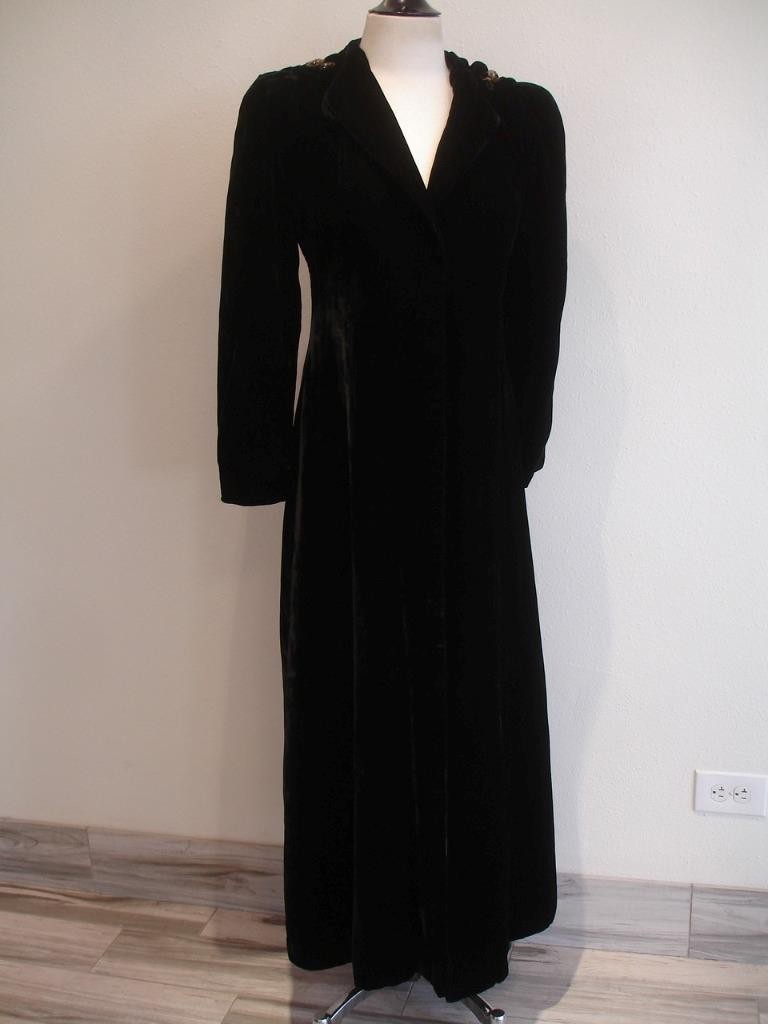Women’s XS Vtg 1900’s Black Velvet Hooded Beaded Cloak Cape Opera Long Victorian