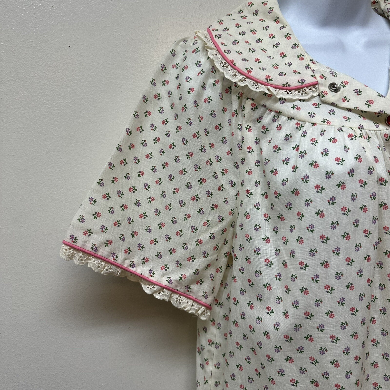 Vintage Dainty Floral Cotton Lace House Dress Nightgown Snap Button Front M