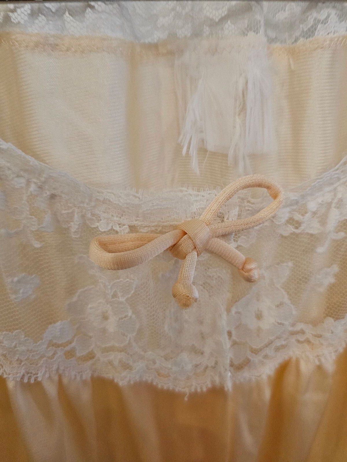 Vintage Satin Robe House Coat With Lace Trim & Covered Buttons M/L 24″W x 37″L