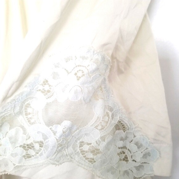 Vintage Women’s Light Mint Green Satin Robe Pit to Pit 27in Right Side Pocket