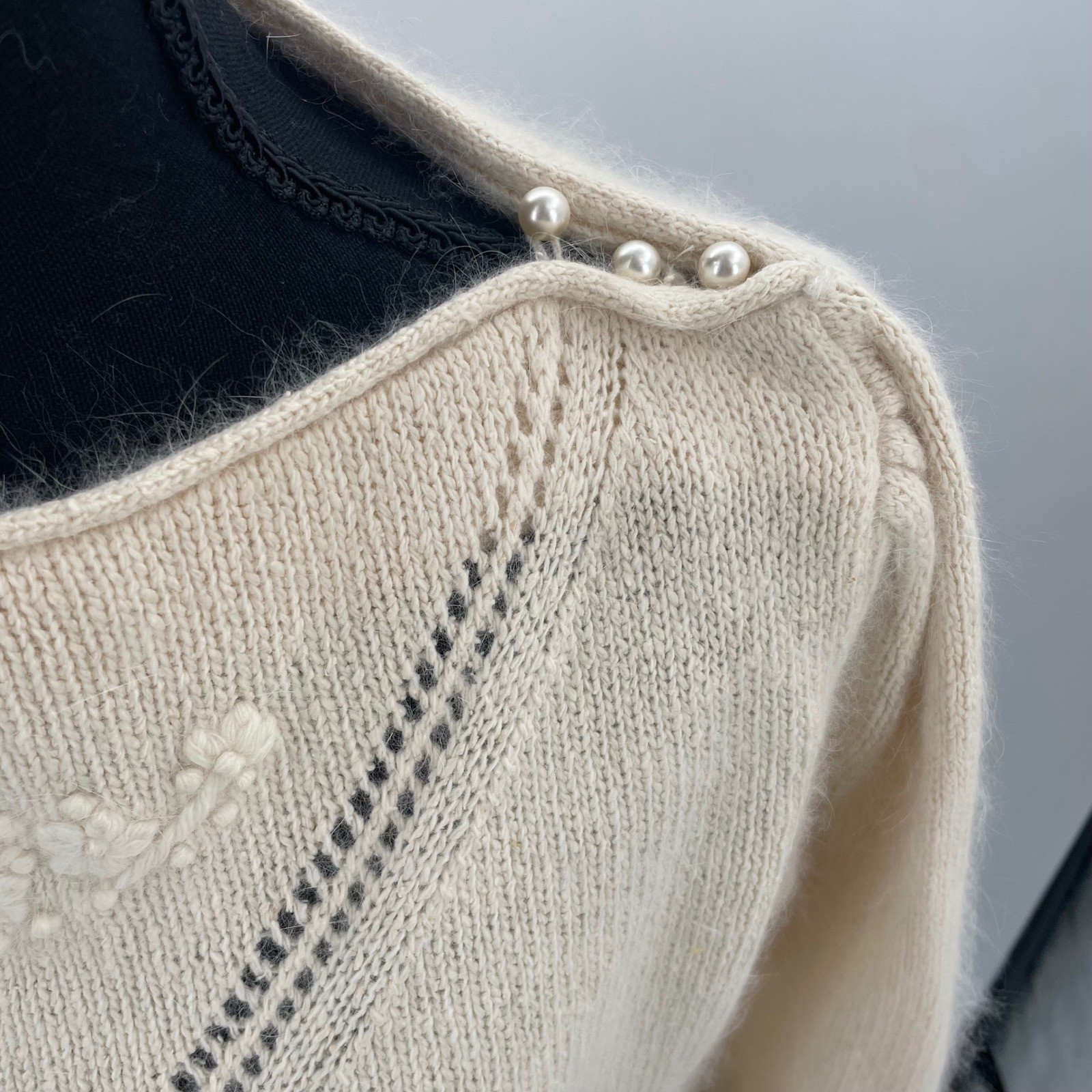 Vintage It’s Pure Gould Silk Angora Lambswool Sweater Cream Floral Pearl Large
