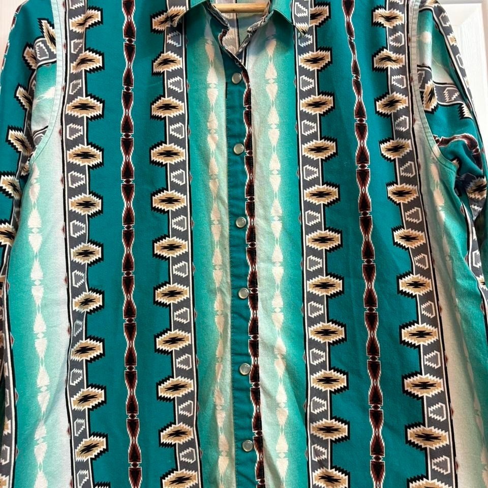 Panhandle Slim green Aztec button up pearl snap shirt Size L Womens