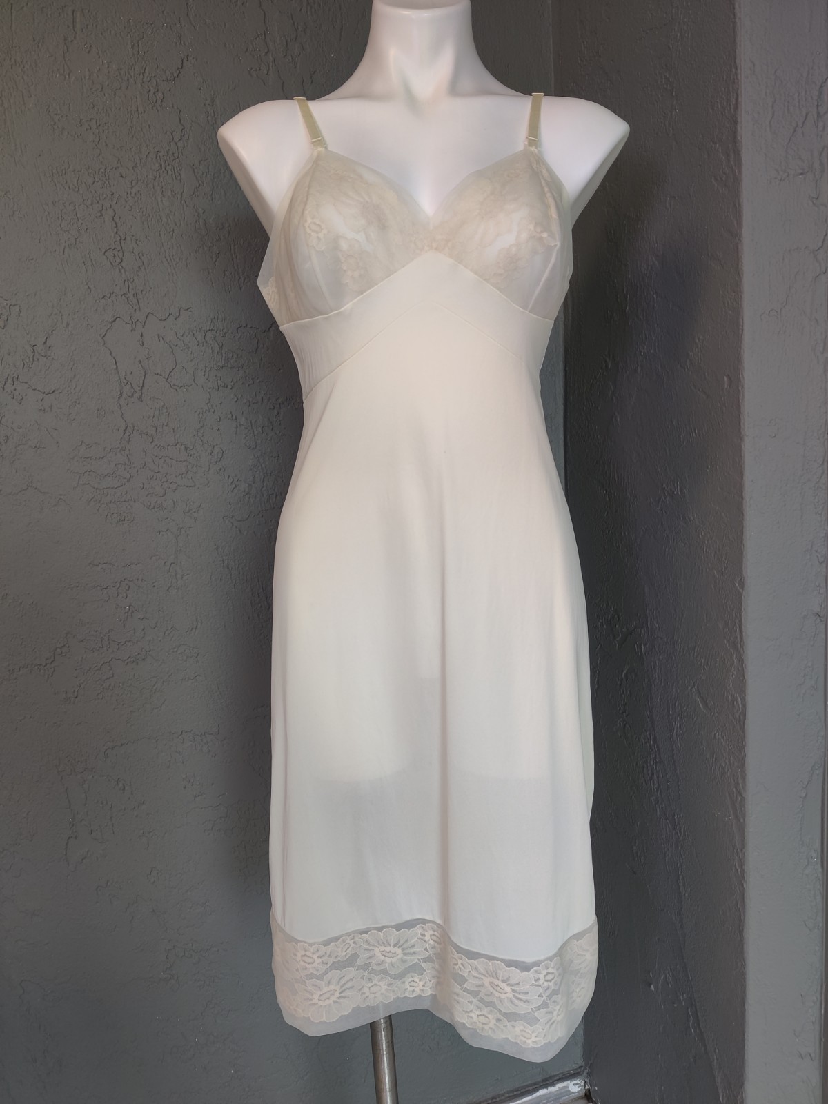Vintage Vanity Fair 34 Bust Semi Sheer Cream Nylon & Lace Slip Dress Medium