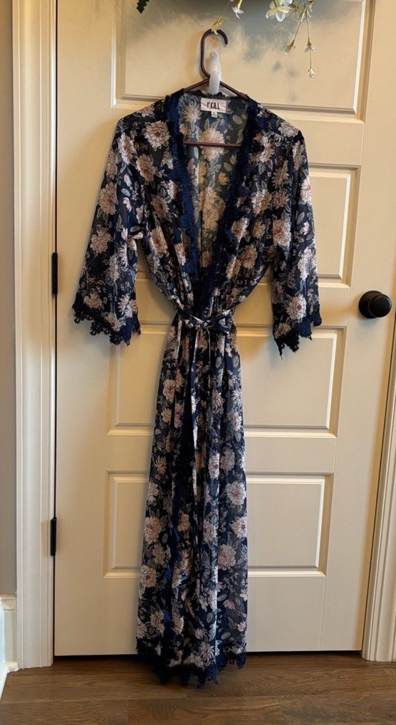 Vtg Floral embroidered Lace Trimmed Nightgown Bathrobe Sleepwear Nightwear Sz S