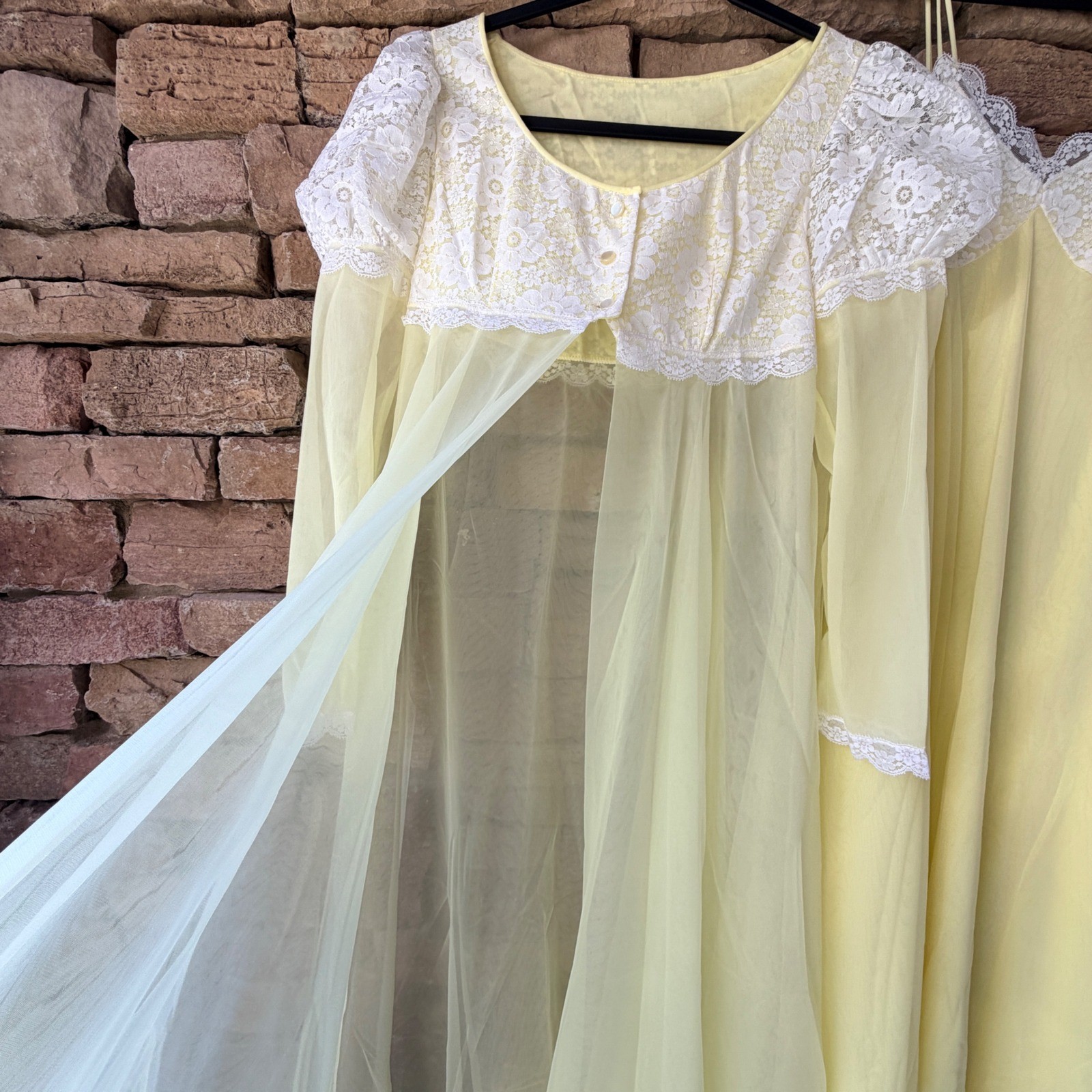 Vintage Warner’s Womens 2PC MAXI Nightgown and Robe Yellow Lace SET Coquette