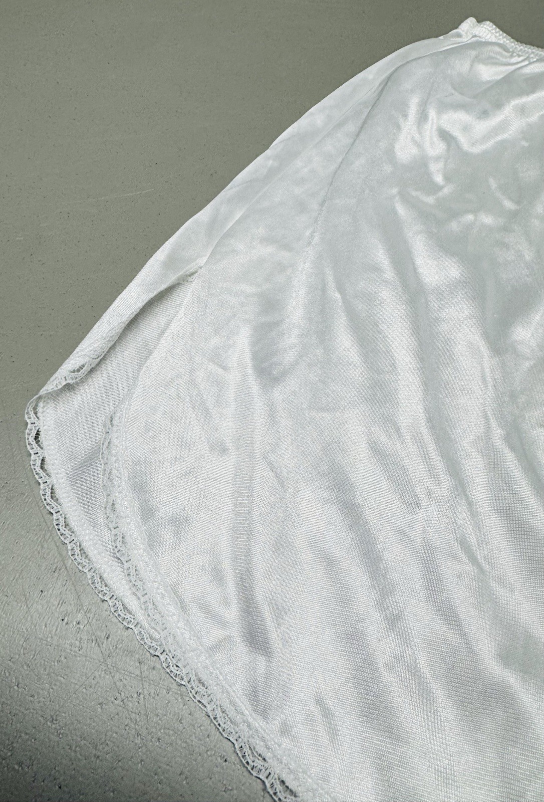 Vtg Vassarette Nylon White Side Slit Mini Lace Trim Sissy Half Slip Sz S EUC
