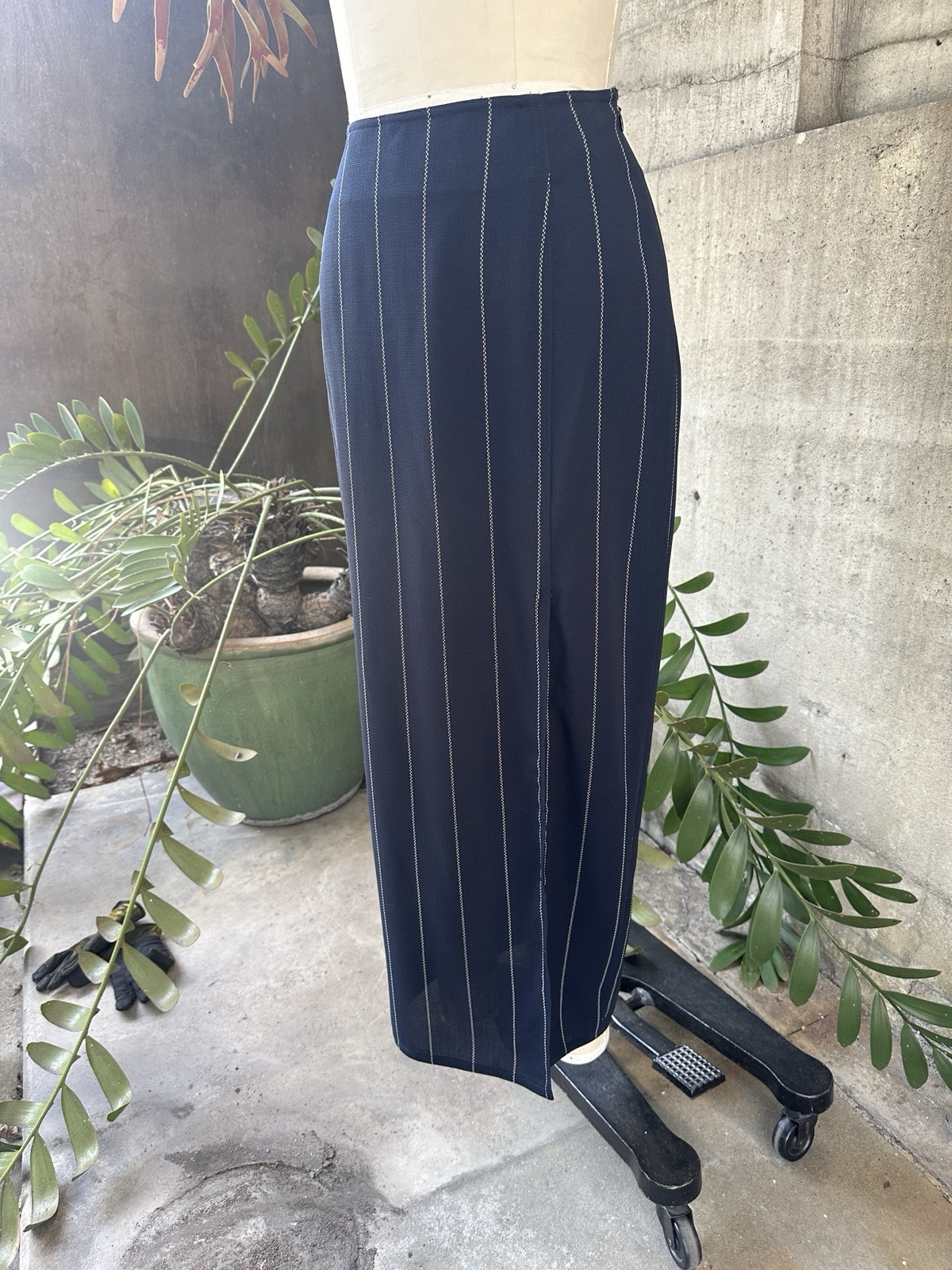 Rare Vintage Donna Karan New York Navy Pinstripe Skirt Suit Size 12 Mob Wife