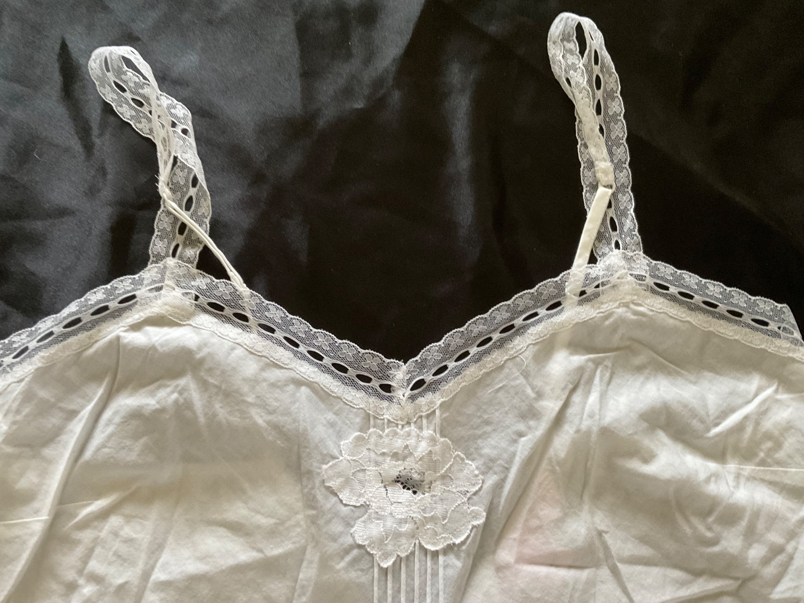 Vtg Victoria’s Secret Sleep Tank Top Cami Sz. S White Cotton Lace Trim Boho
