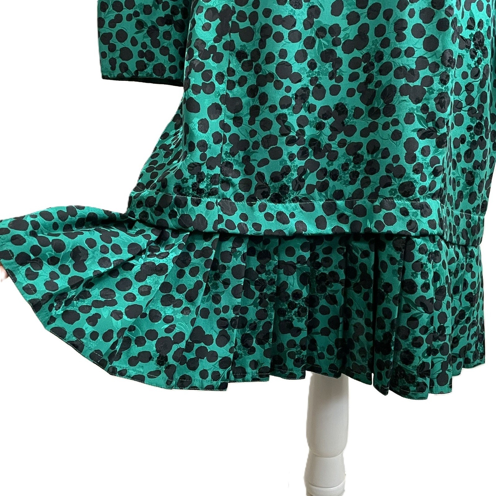 VTG Maggy London Sz 8 Green Black Polka Dot 100% Silk Dress Pleated Ruffle Hem
