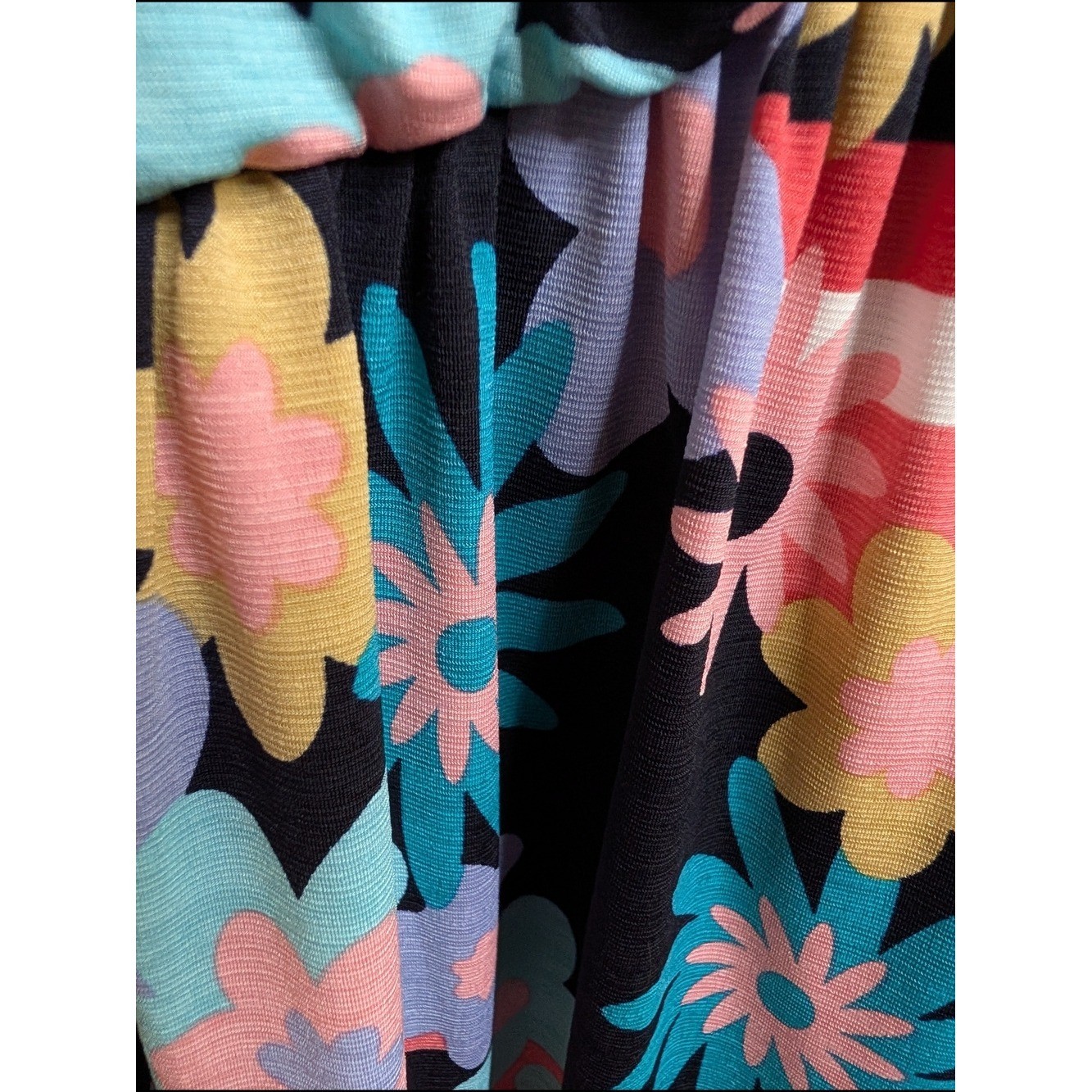 Sew In Love Retro Floral Top 2X Navy Multicolor Daisy Print with Twist Front