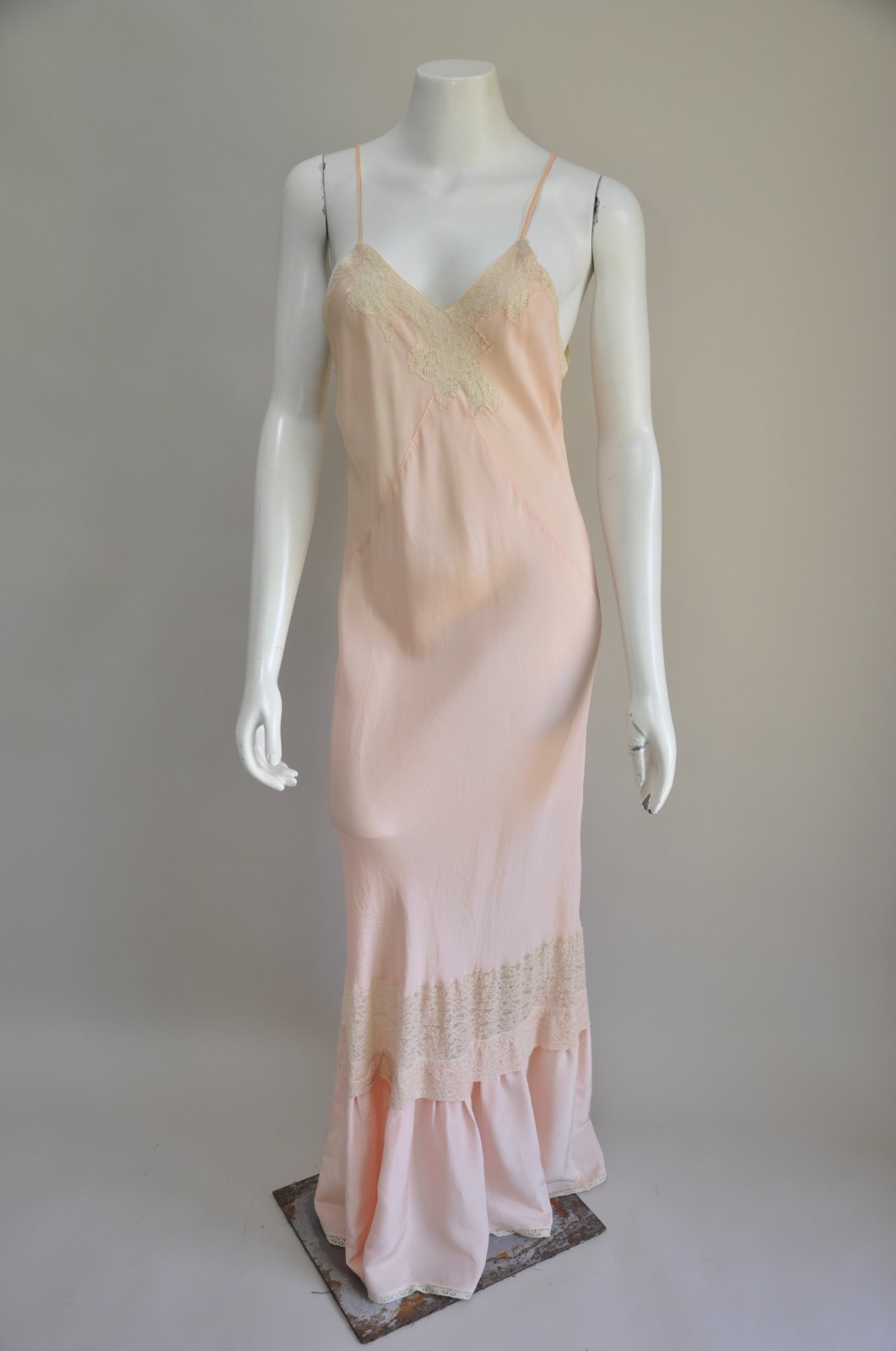 Vintage 1930s Peach Rayon Bias Cut Slip Dress Nightgown w/ Ruffled Hem S-L