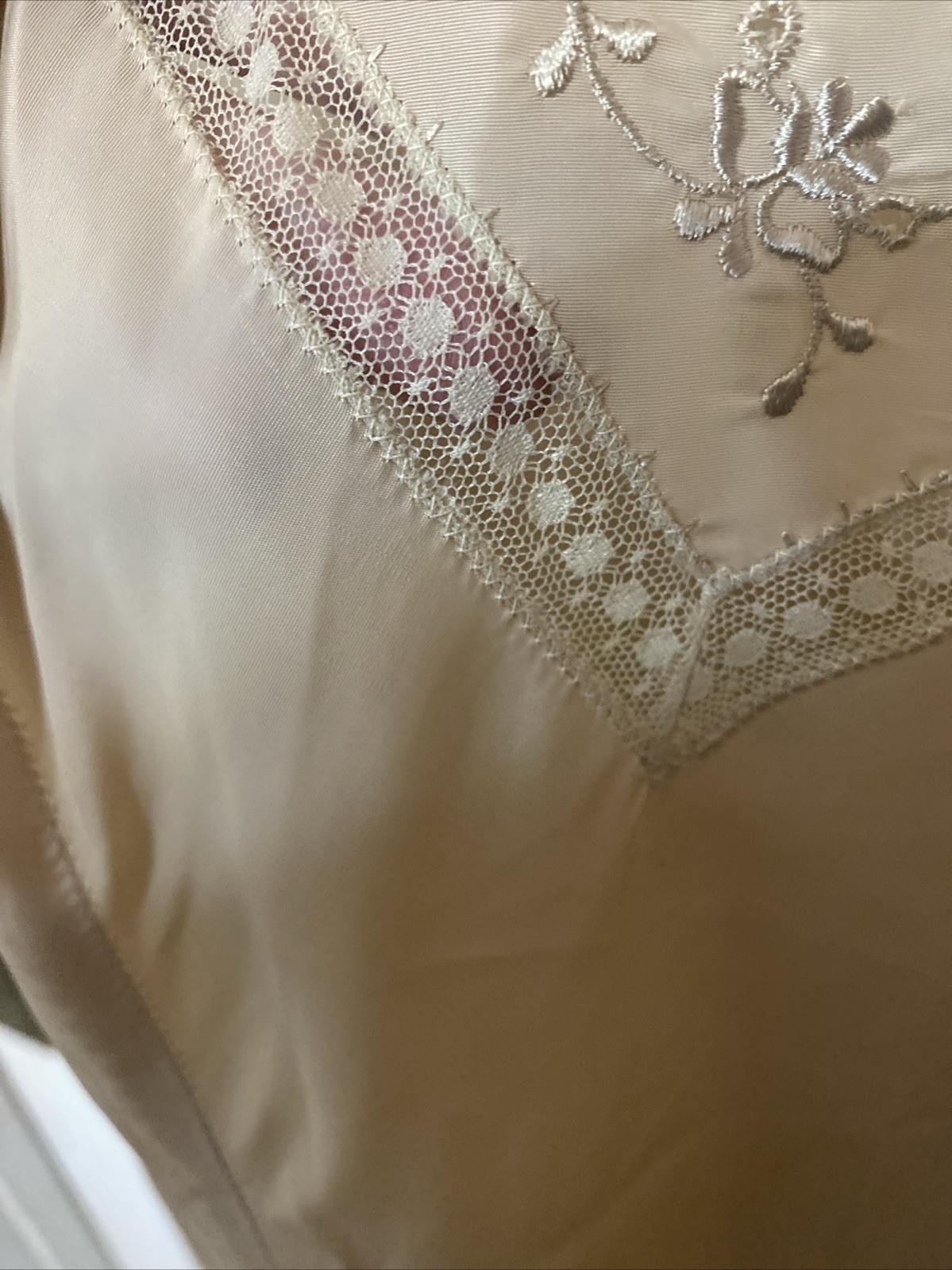 1950’s Barbizon Endear Tafredda Size 38. (large) Accordian Hem Lace