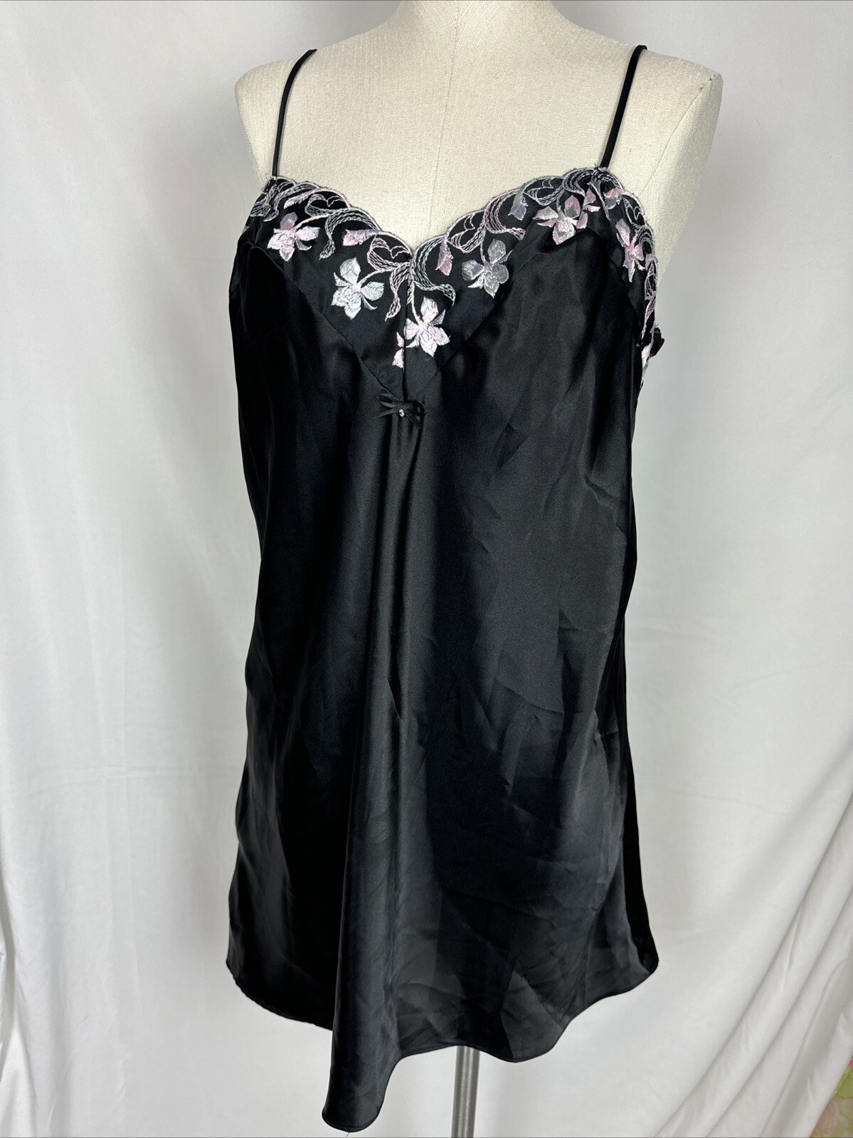 Vintage Shirley Of Hollywood Embroidered Floral Nightie Negligee