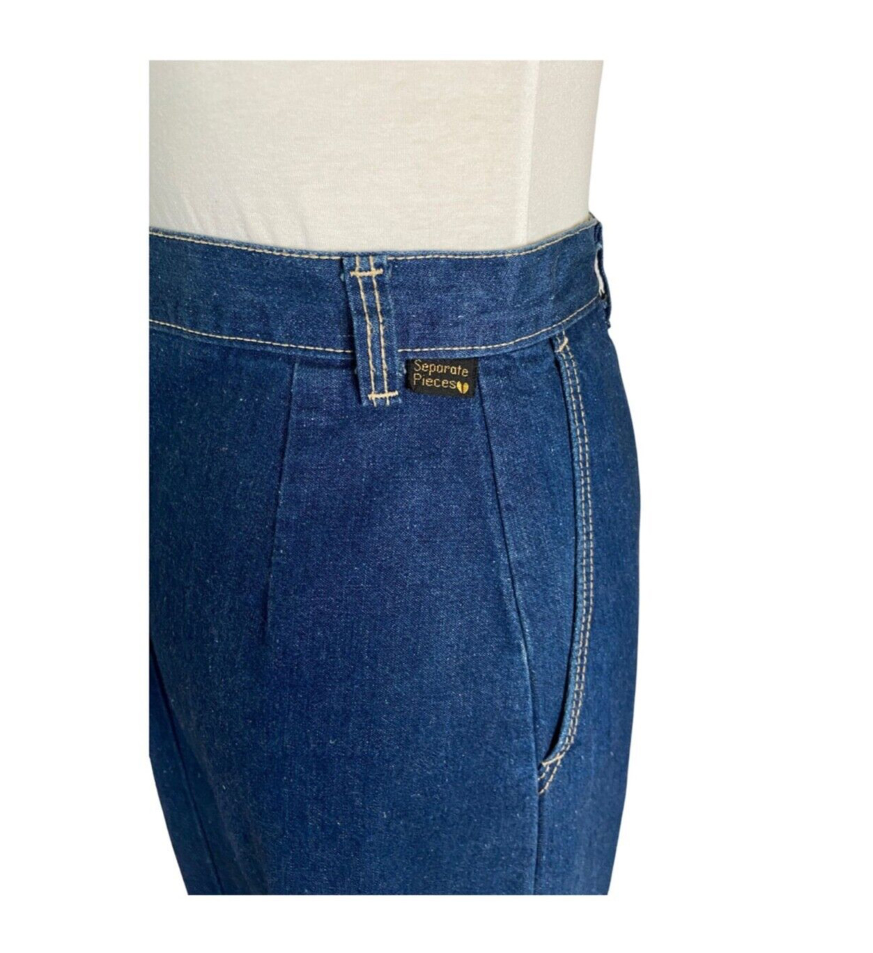 Classic preppy 1970s Separate Pieces brand denim skirt. Vintage size 8 waist 27