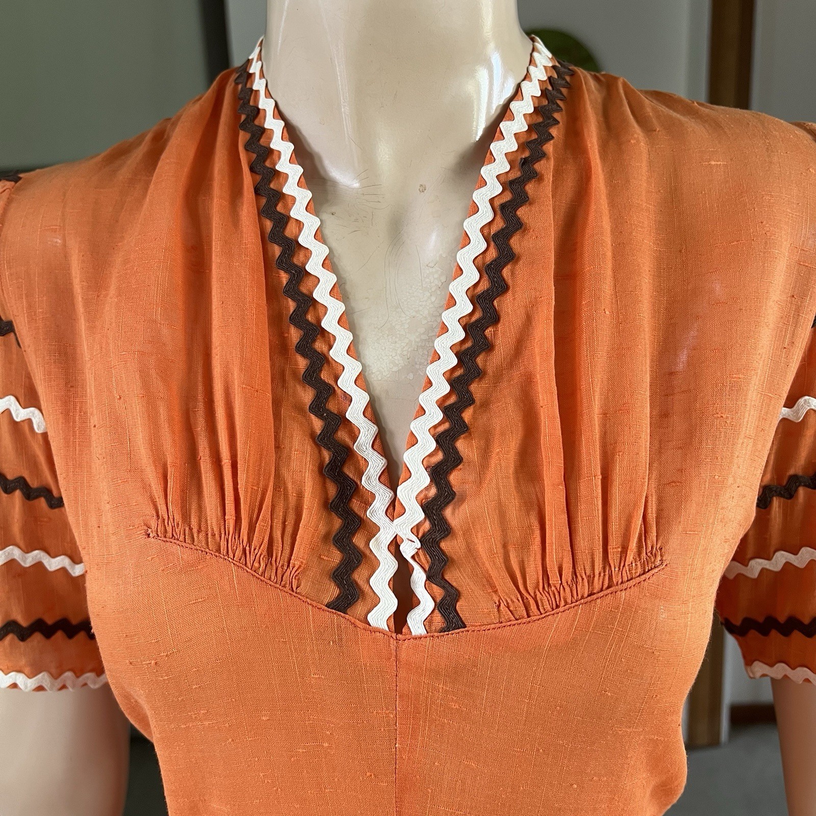1930s Or Early 40s Orange Sheer Cotton Day Dress With Ric Rac 27-28w