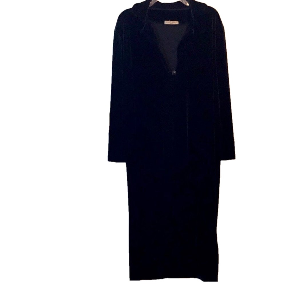 VINTAGE BLACK Velvet Robe Large, Susan Lawrence, Pit to Pit 23”Preworn