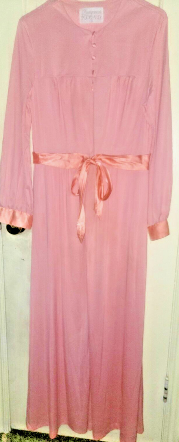 VTG LOUNGEWEAR BY ARTEMIS GOSSARD NIGHTGOWN CORAL WITH SATIN TRIM