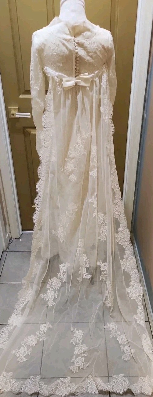 VTG 1960s Alfred Angelo Edythe Vincent Lace Gown Veil Set