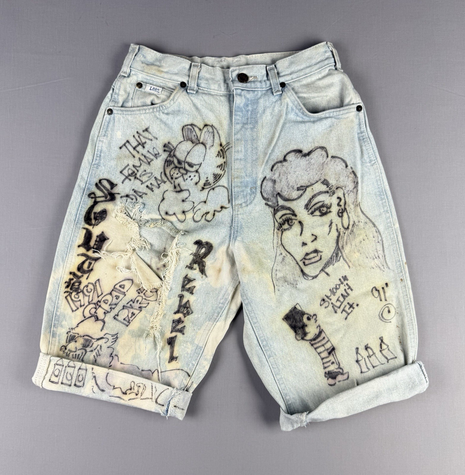 90’s VINTAGE Lee Riders Senior Denim Shorts Size 9 Women Hand Drawn RARE