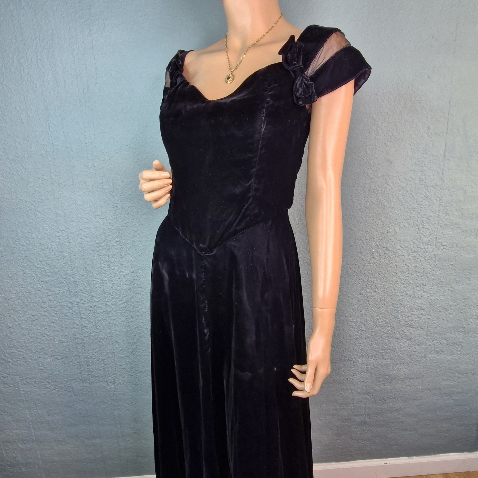 Vintage 90s Y2K Victoria’s Secret Moda Intl Black Velvet Gown Illusion 8/S