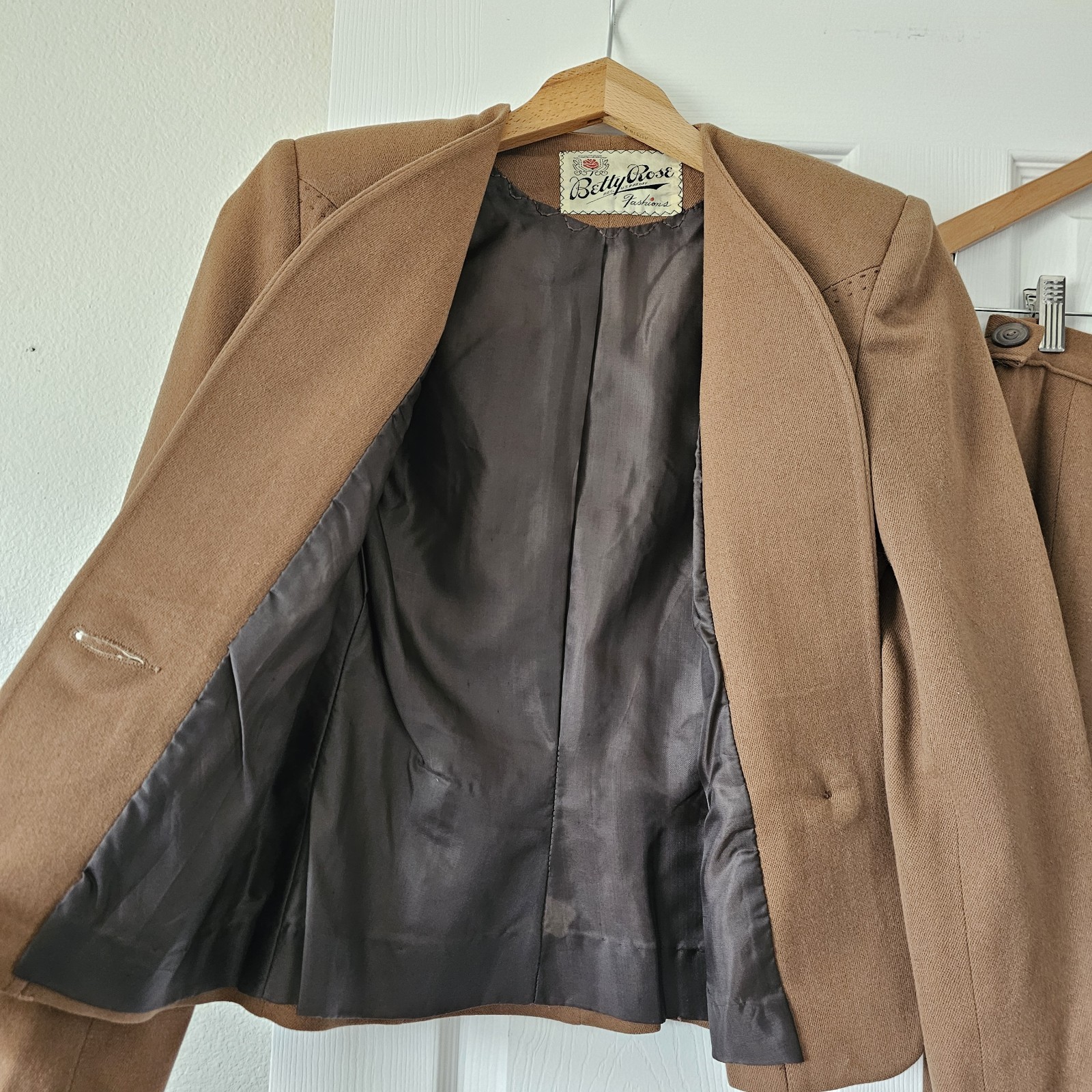 1940s Vintage Betty Rose S XS Wool Princess Seam Blazer Skirt Suit Set Camel #36