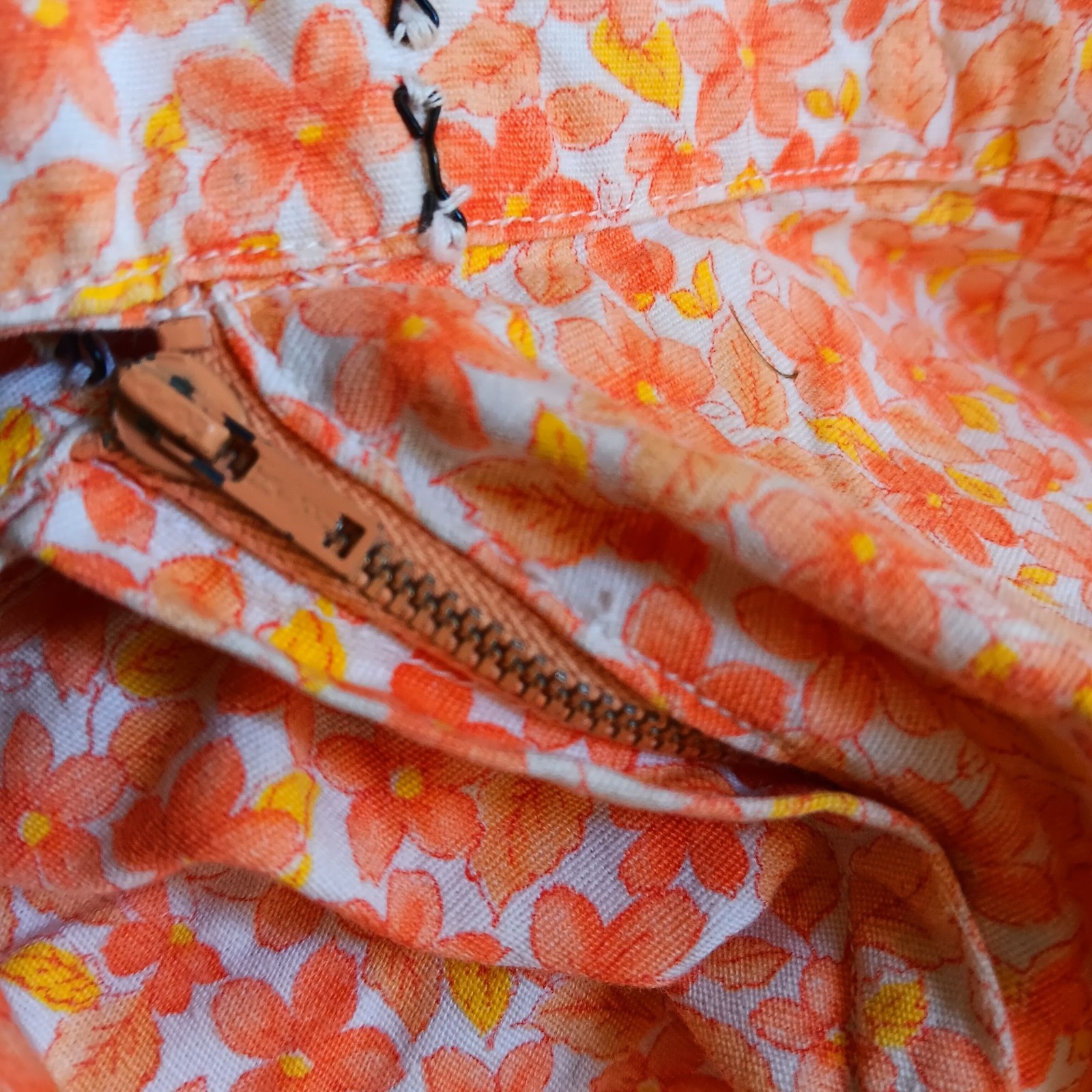 True Vintage Skirt 27W 28″ 1OF1 Handmade Floral A-Line Pleats Side Zipper 1960’s