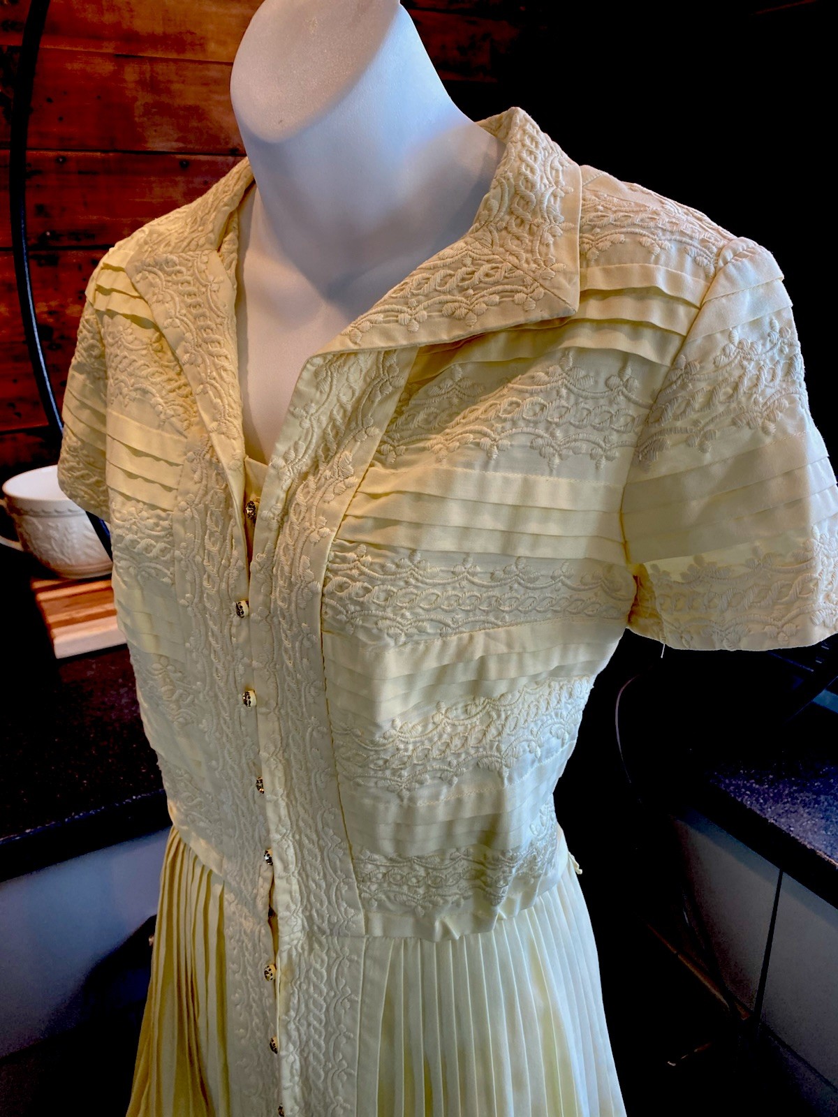 VTG Cotton 50’s Women’s Button front lace detail Yellow Carlye Dress Pleated S/M