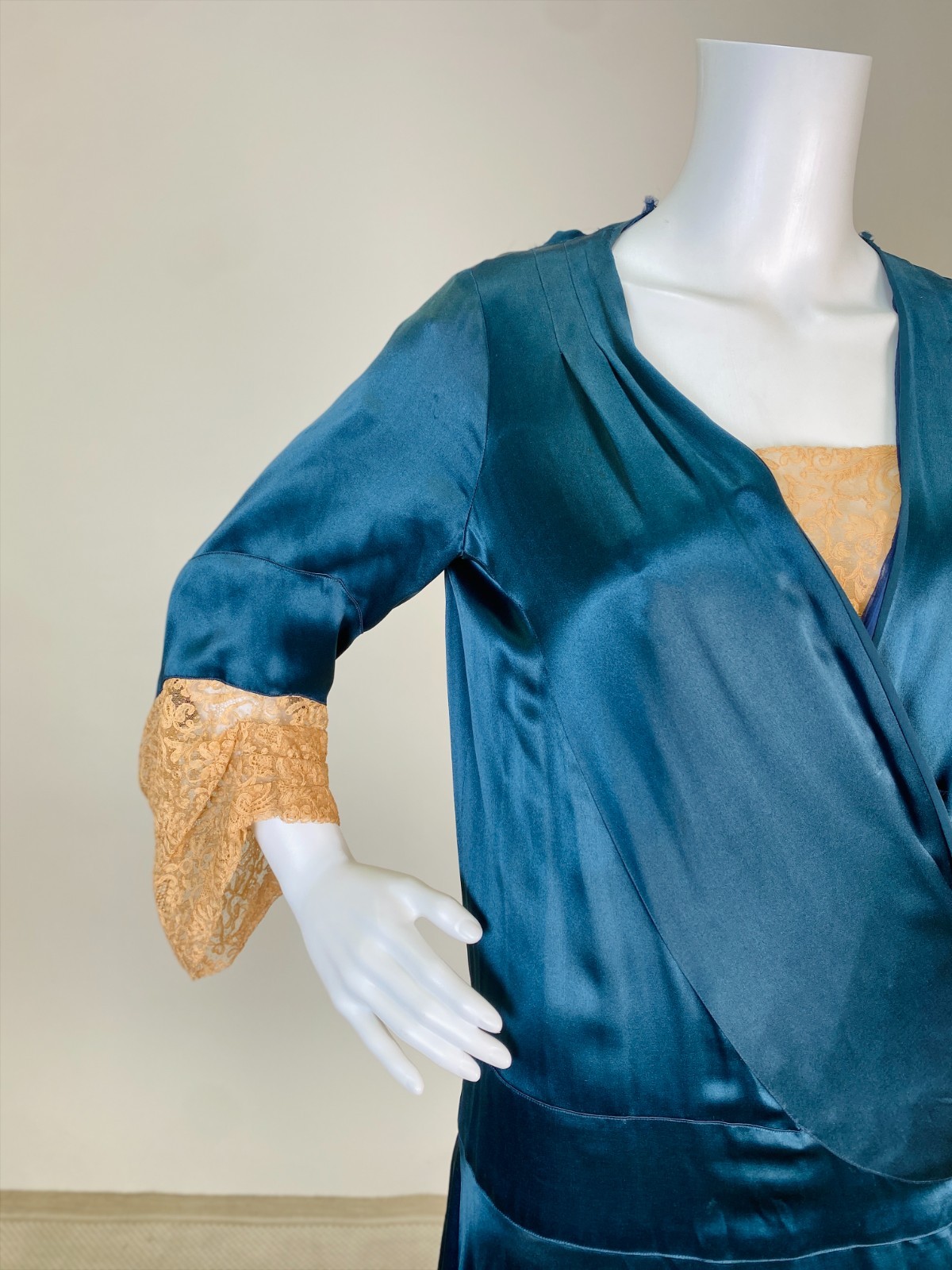 Antique Vintage Early 1920s Teal Blue Silk & Floral Lace Robe House Coat AS IS