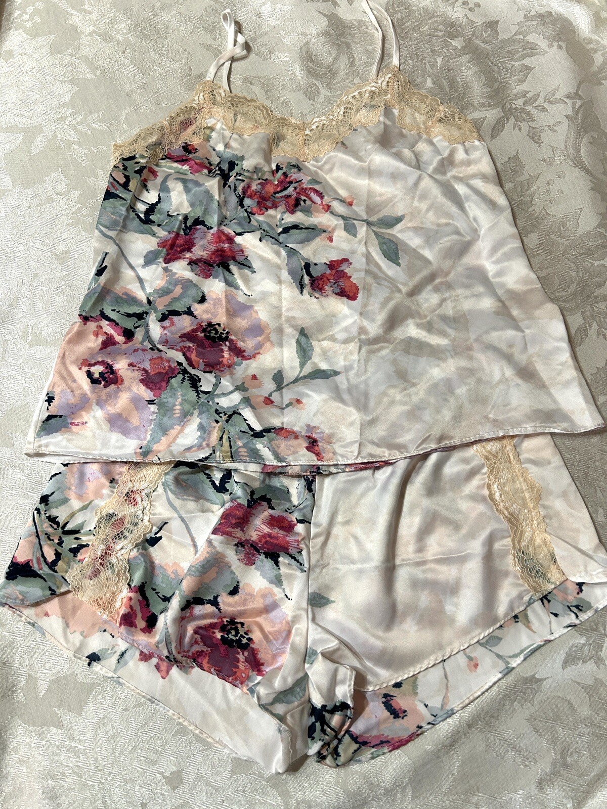 Vtg SECRET TREASURES Silky Satin Lace Camisole & Short Floral Cream S (4-6) Set