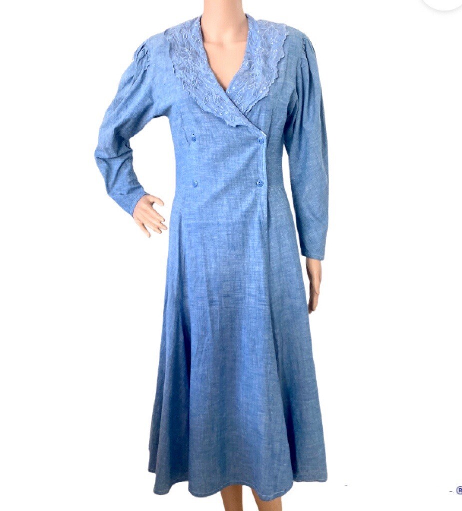 VTG Starina Embroidered Chambray Dress Double Breast Peasant Size Small