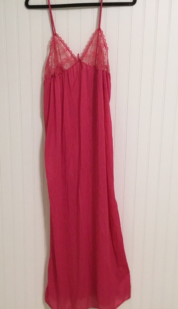 Vintage Paramount New York Peignoir Set Size Large Pink Nylon (flaw In Robe)