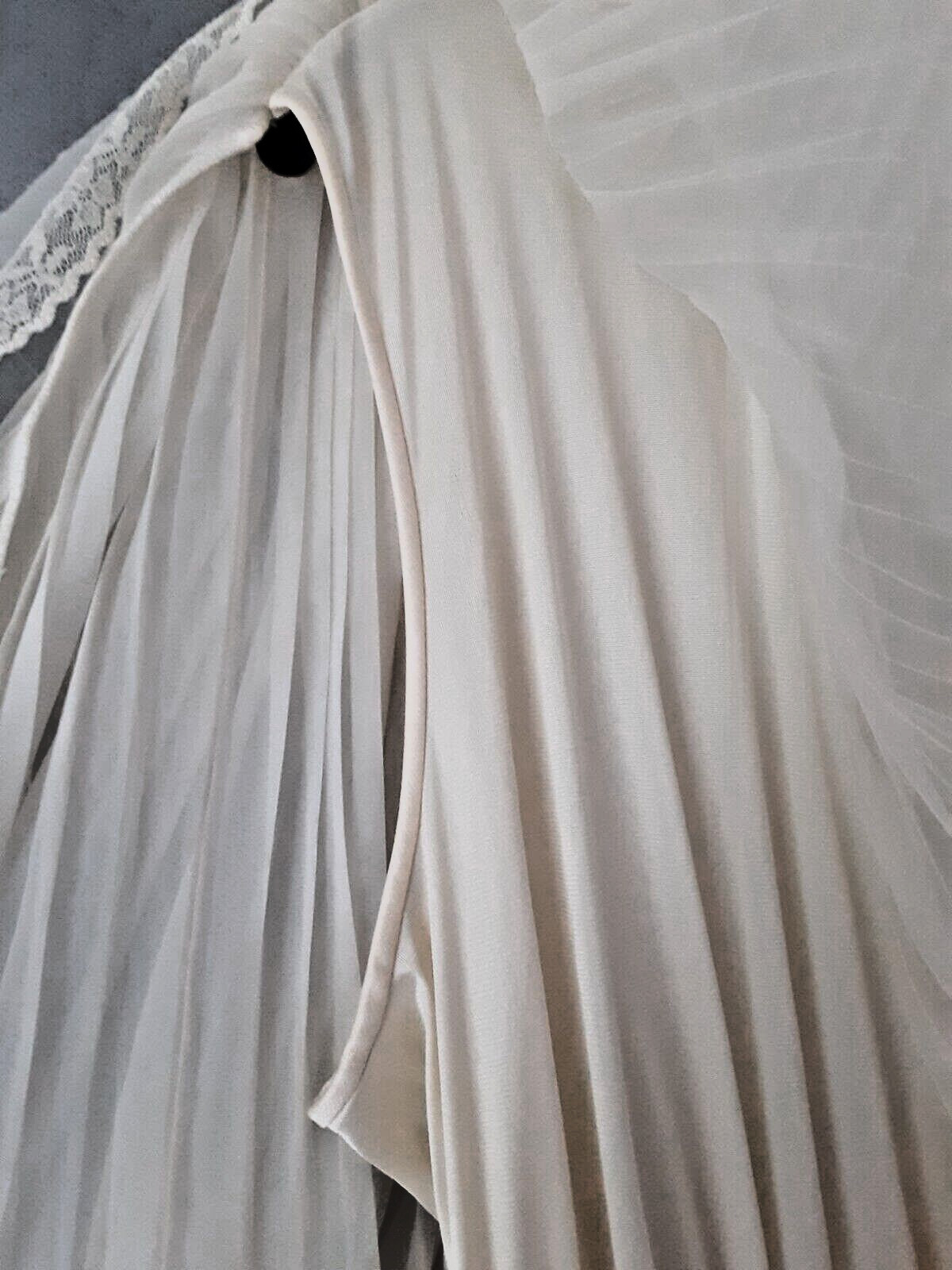 Vtg Ivory Nylon Robe Sz M Sheer Pleated Chiffon Capelet Dressing Gown Jolie Two
