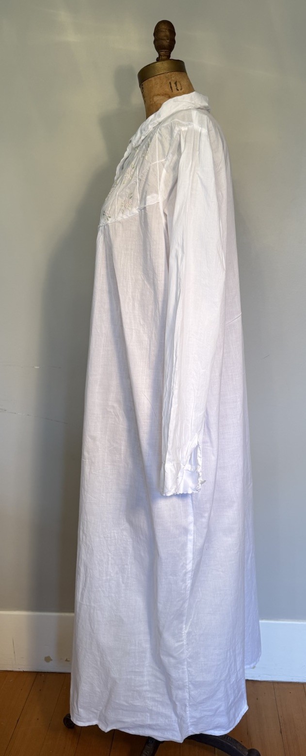 Vintage Women’s European Cotton Long Embroidered Floral White Nightgown M-L