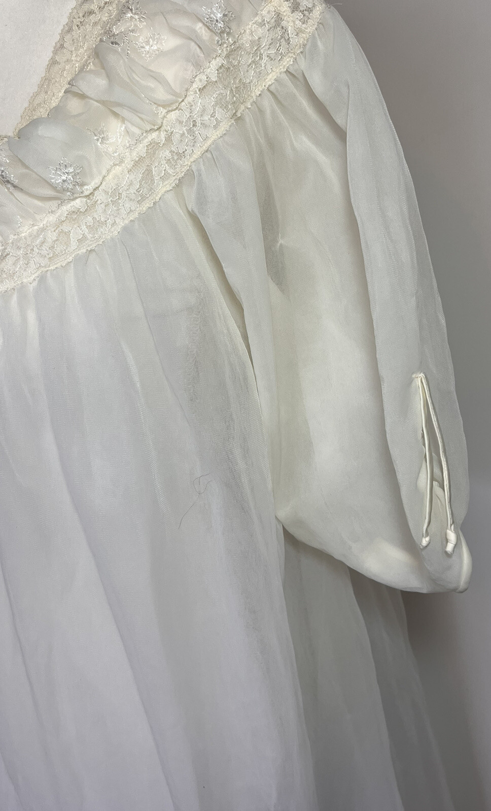 Vintage Seamprufe Ivory Nylon Double Layer Robe Two Button Front Back Bow