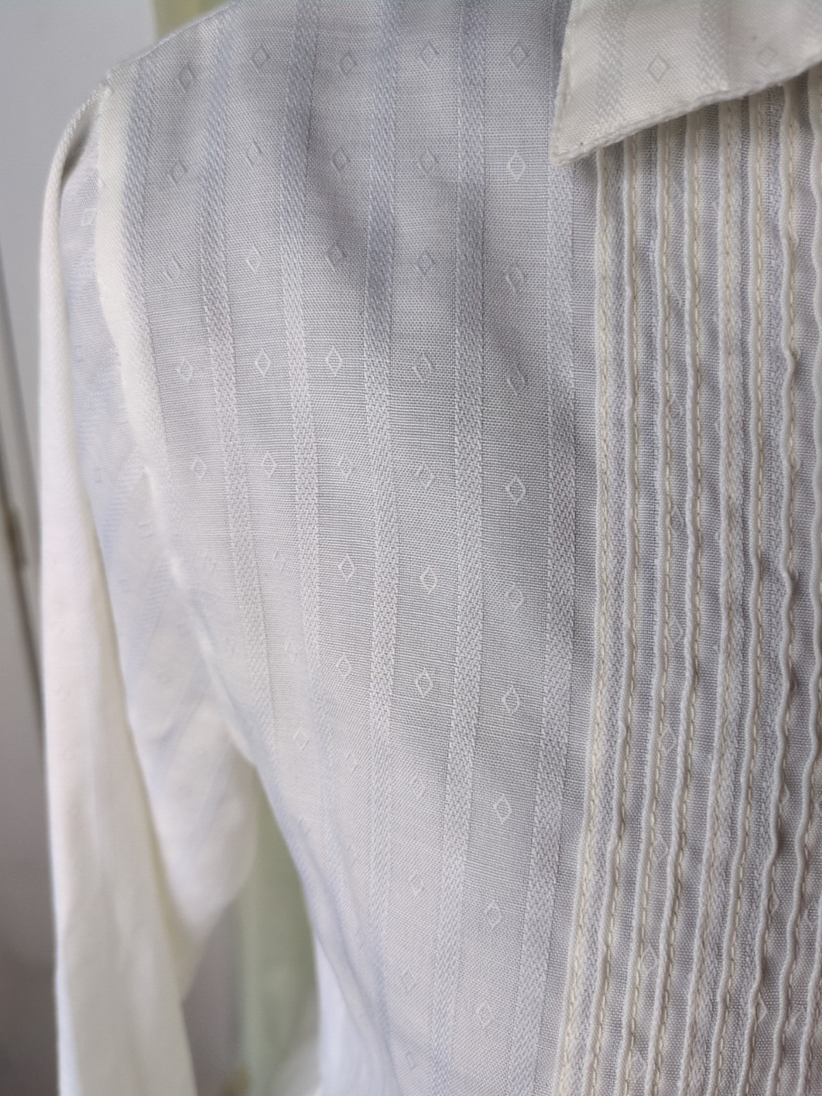 VTG Women’s S/MSears The Fashion Place White Pleated Front Long Sleeve Button Up