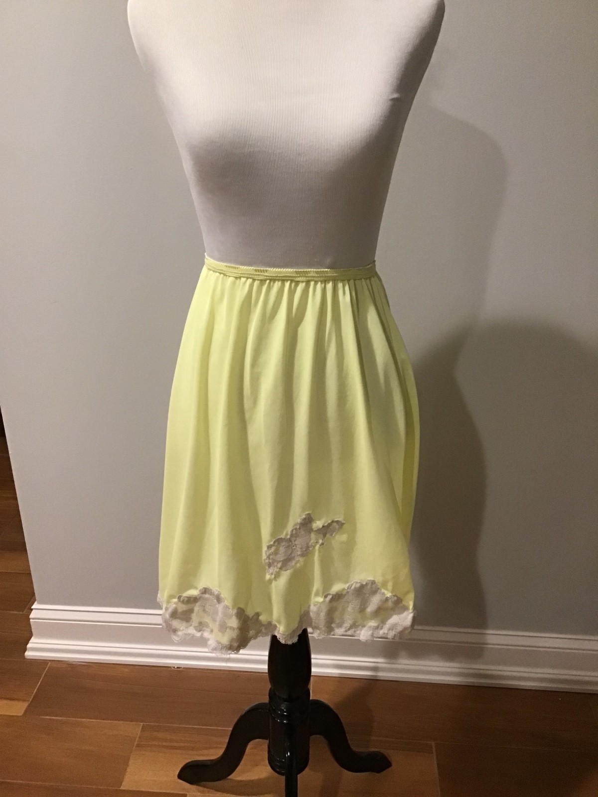Vintage Authentic Half Slip Floral Lace Cottagecore Coquette Lingerie Medium