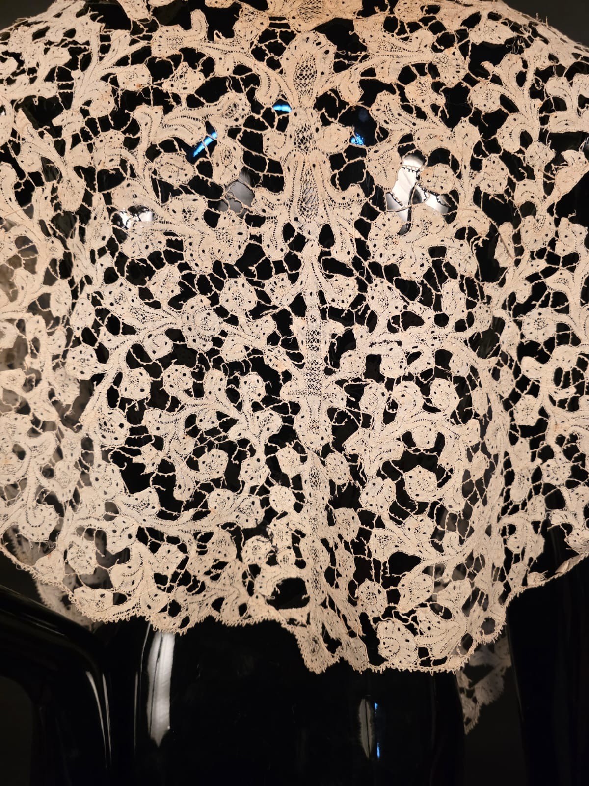 HAND MADE 18TH C LARGE LACE CAPE COLLAR FOR DRESS W FINE PICOT BRIDES