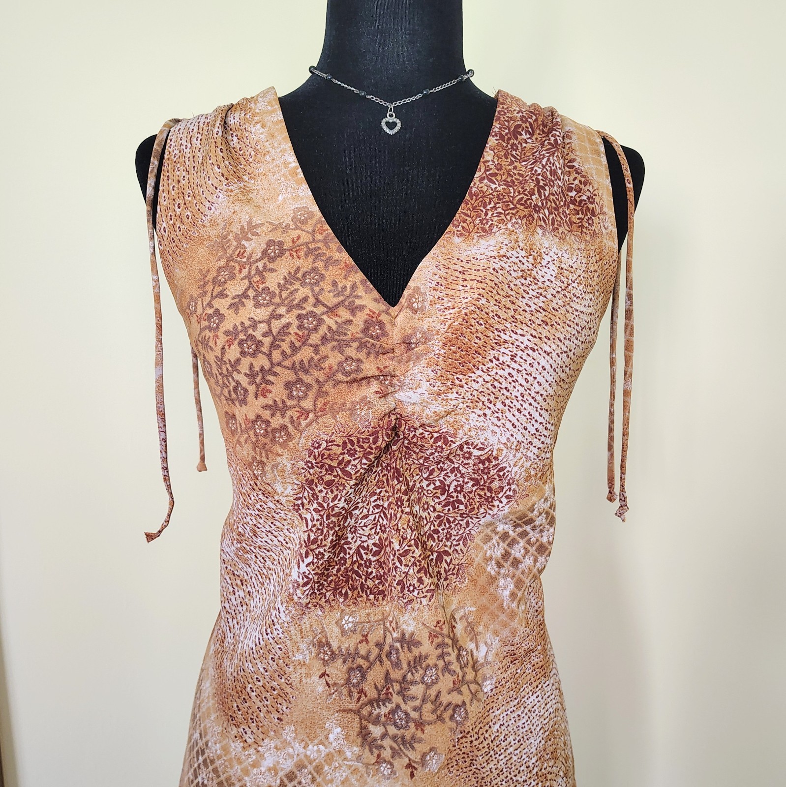 Vintage 90s/Y2K Camel Brown Floral Polyester LISA JOY Ruched Mini Dress – L
