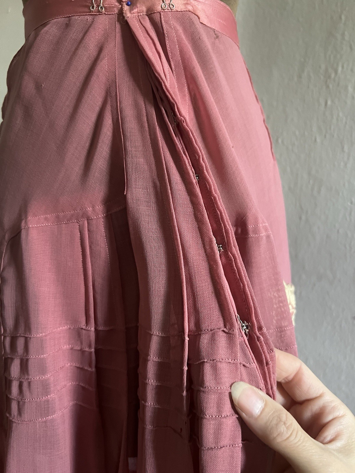 Antique Late Victorian/Early Edwardian Dusty Rose Pink Trained Skirt w/ Crochet