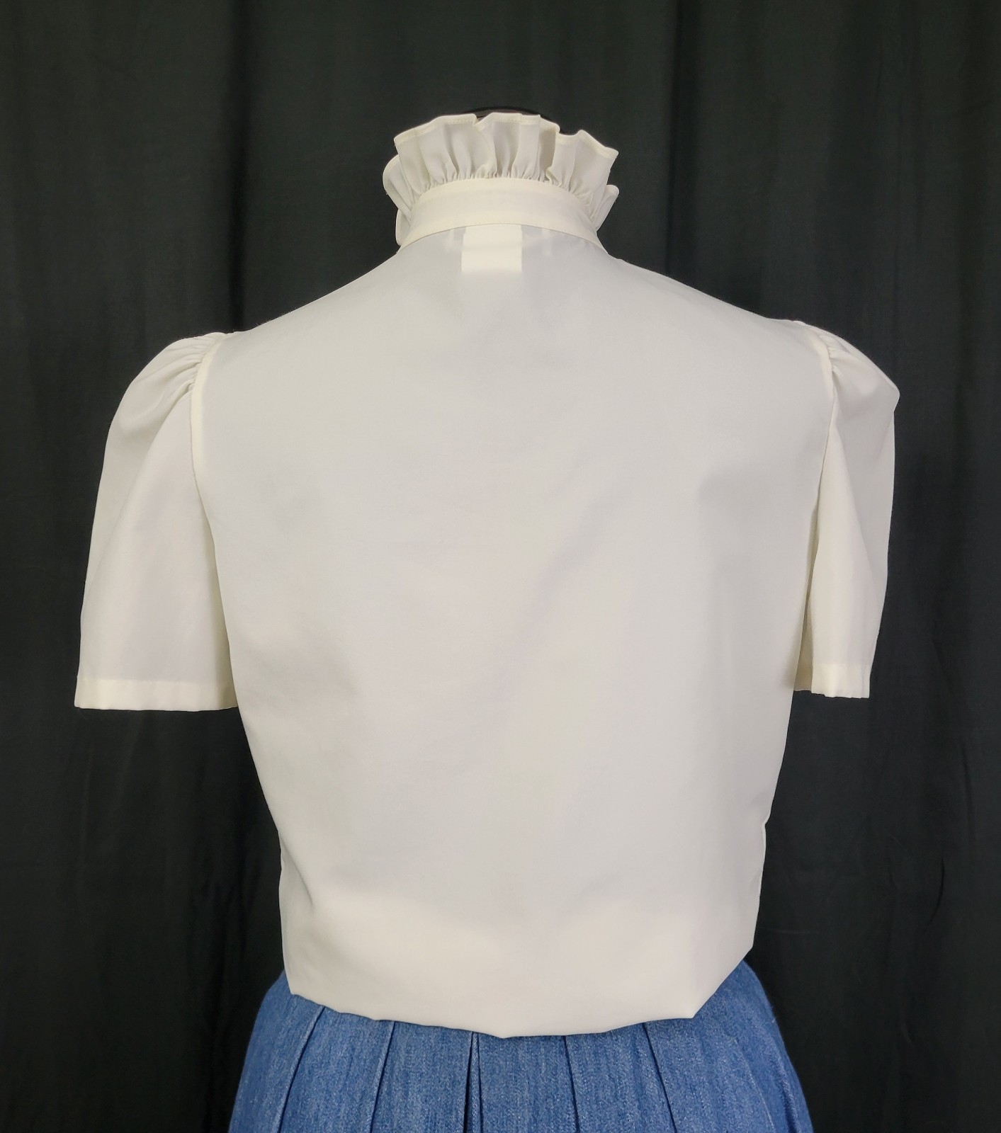 Vintage Lucky Winner Ivory S/S Blouse w Ruffled Collar & Placket Size 9/10