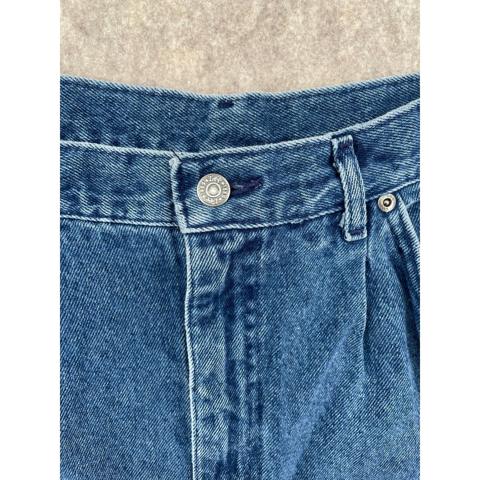Vintage Lee Mom Jeans Blue Relaxed Fit Tapered Leg Denim Classic 90s USA 30×28