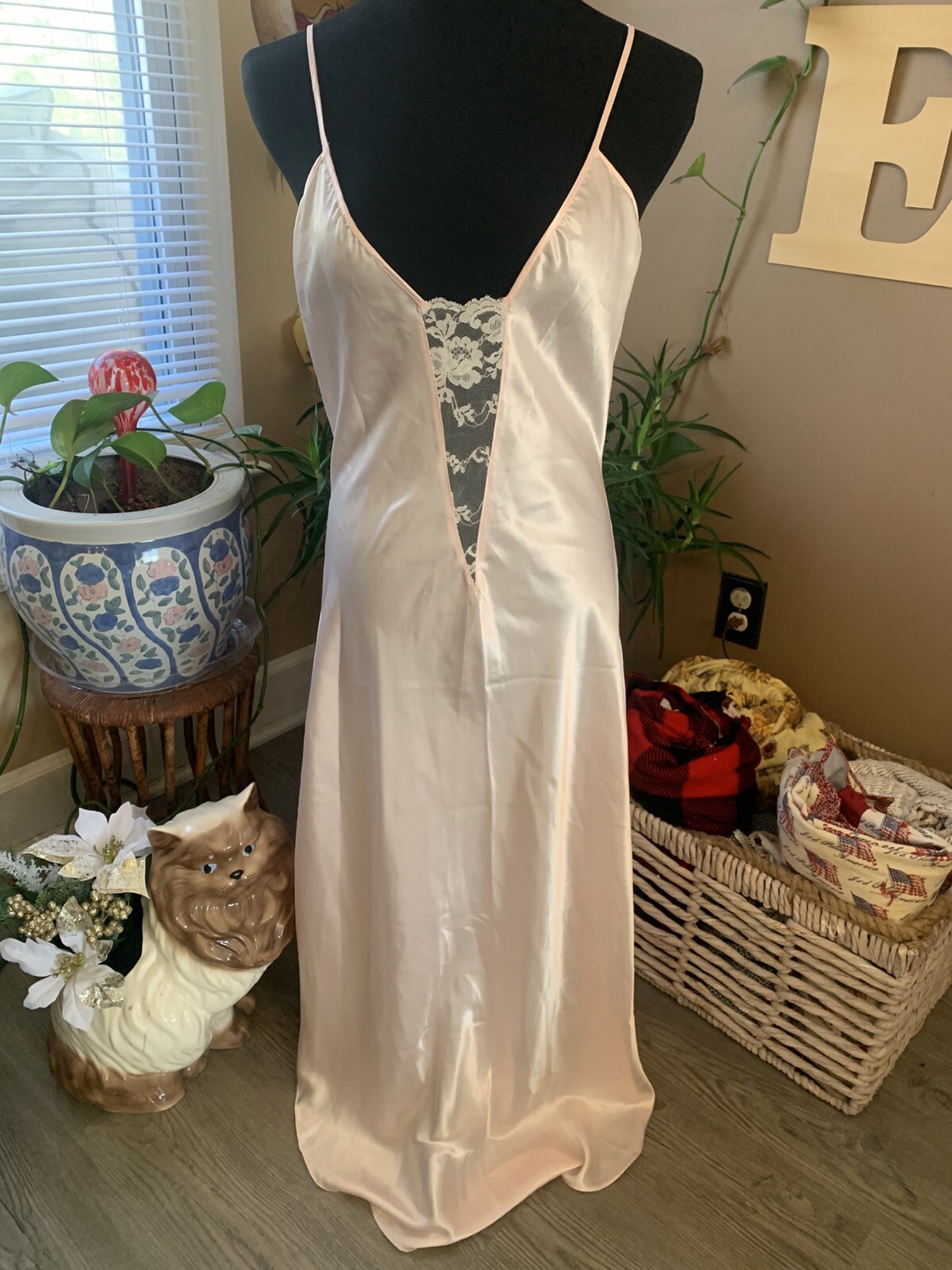 VICTORIA’S SECRET LONG VINTAGE PINK SECOND SKIN SATIN NIGHTGOWN M GOLD LABEL