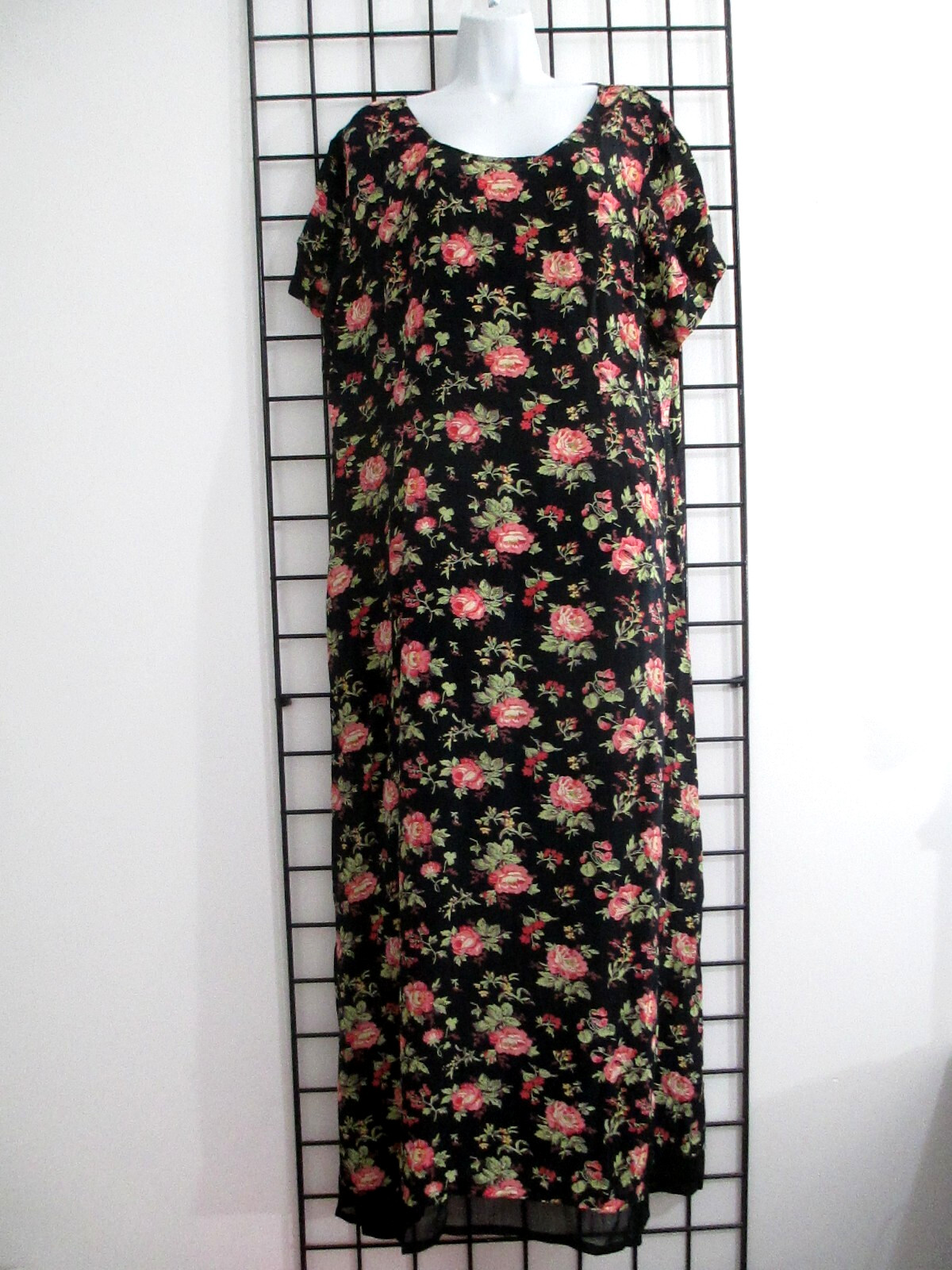 VINTAGE APRIL CORNELL 🌸 XL / 48″ BUST MAX==BLACK FLORAL / MAXI SHIFT DRESS