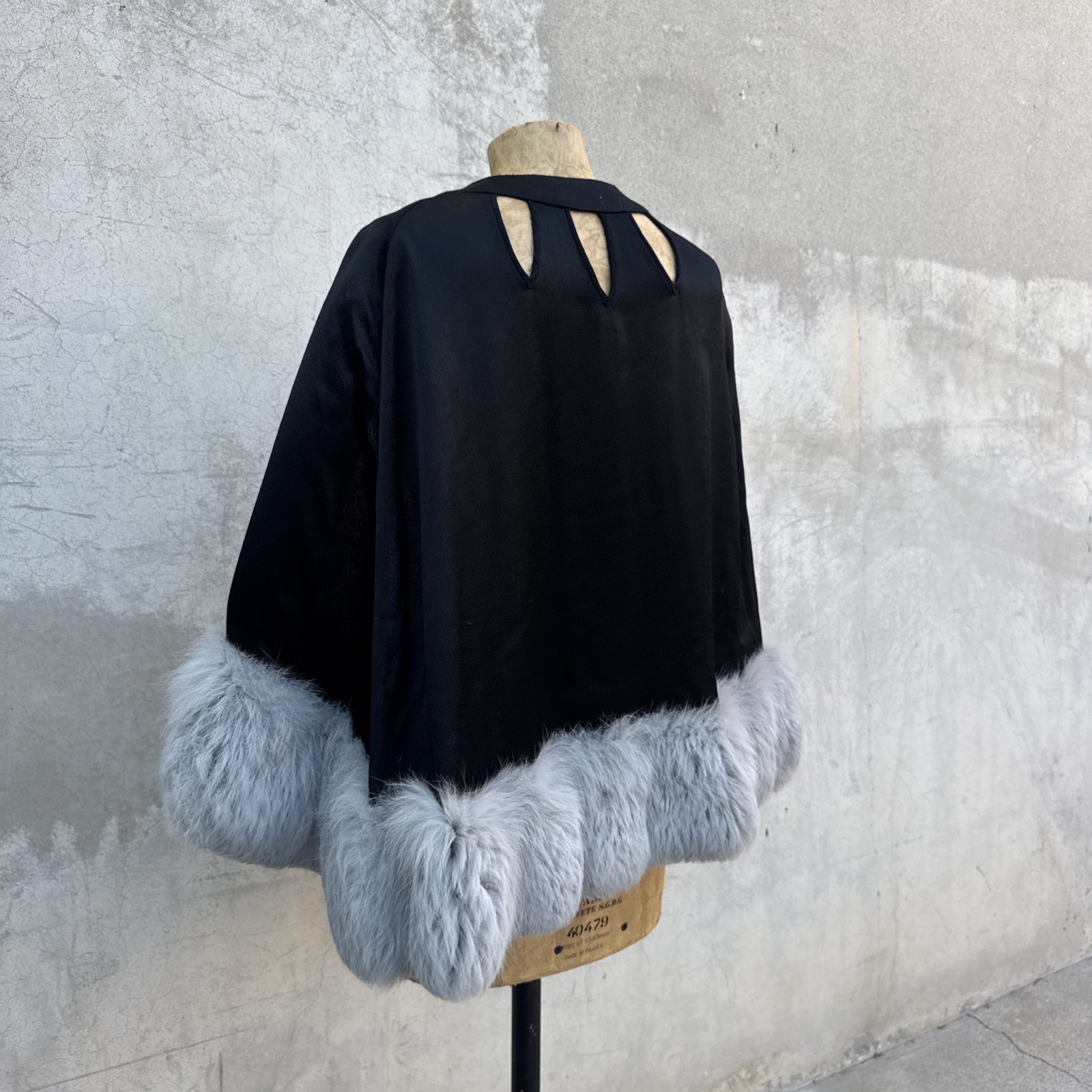 Vintage 1930s Black Silk & Grey Fur Capelet Keyhole Back Art Deco Dress Cape