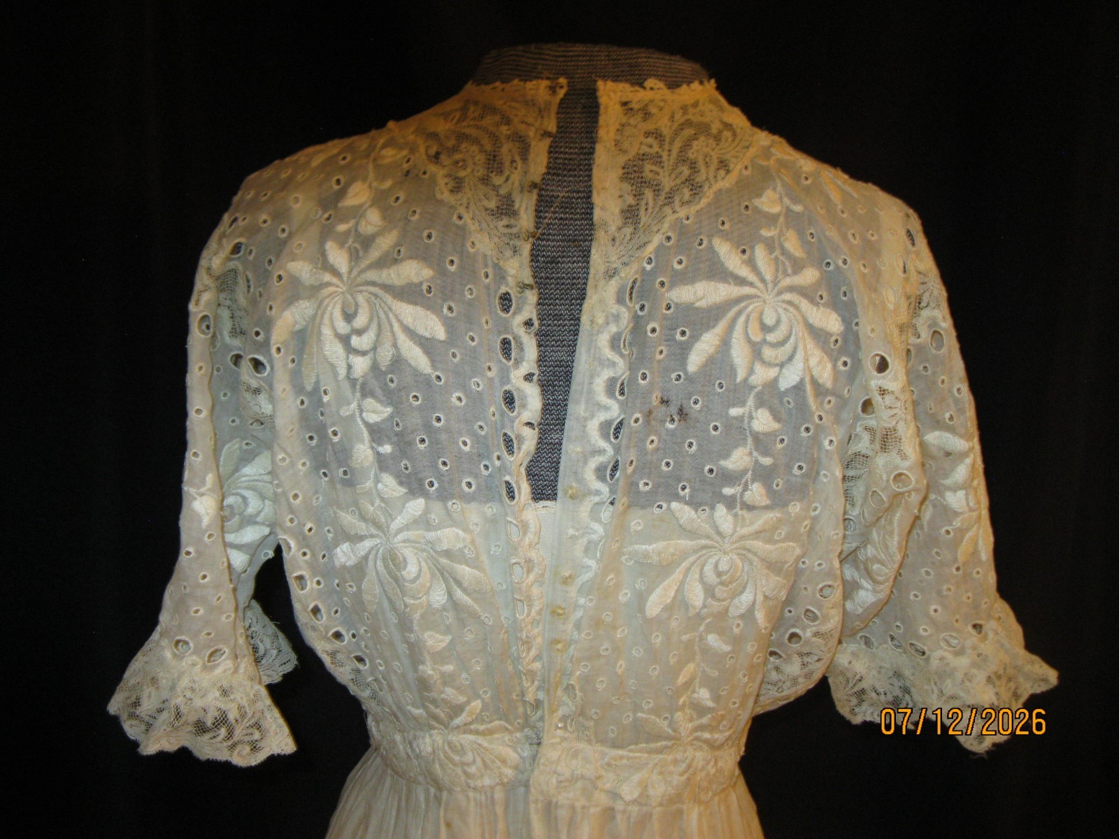 1900’s Antique Edwardian Victorian Lingerie Tea Dress w/ Embroidered Flowers