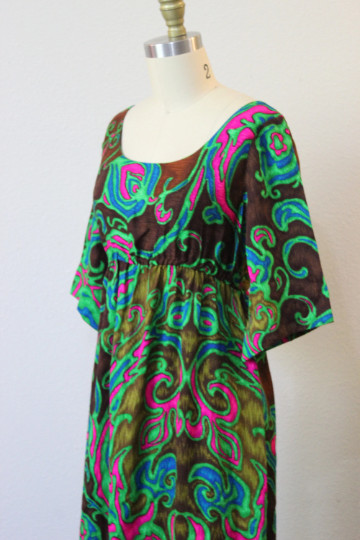 VTG 60s Neon Green Hawaiian kimono sleeve Hookano barkcloth dress tiki