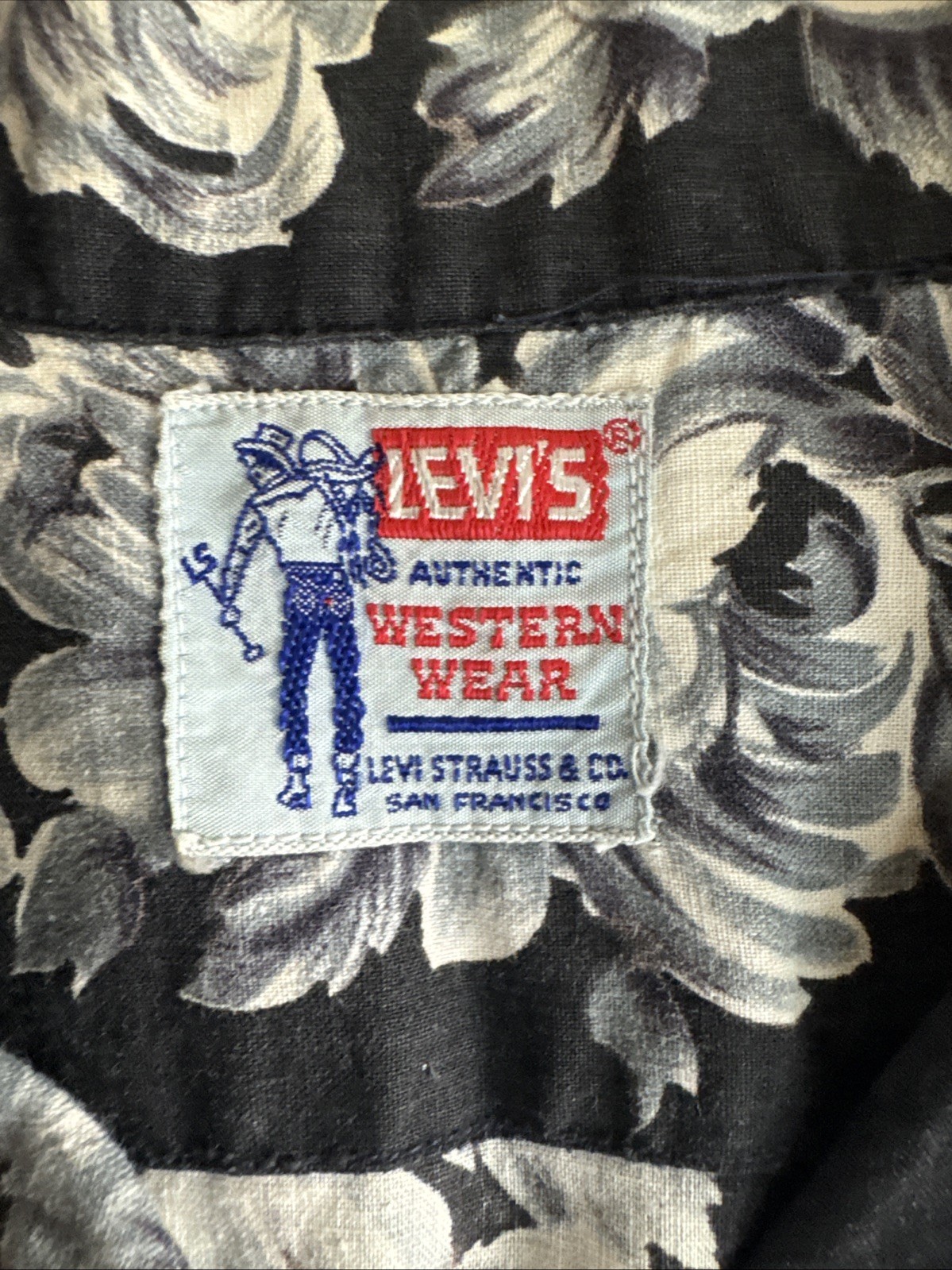 Vintage Levis Western Wear Pearl Snap Shirt Short Sleeve Black Floral Cotton